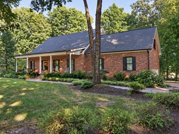 102 Ridglea Ct, Burns, TN 37029
