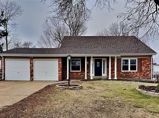 145 Pueblo Dr, Florissant, MO 63033