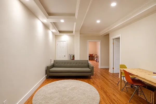 Living room, photo 2