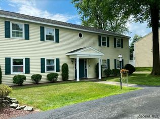143 Cedarview Ln, Watervliet, NY 12189