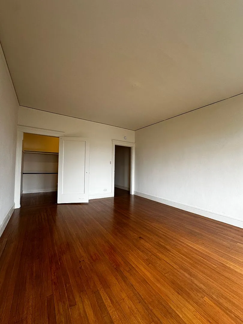 200 Alhambra Street (1361r) — Photo 4