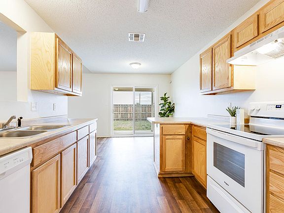 2nd image of 1316 Elmo Ln