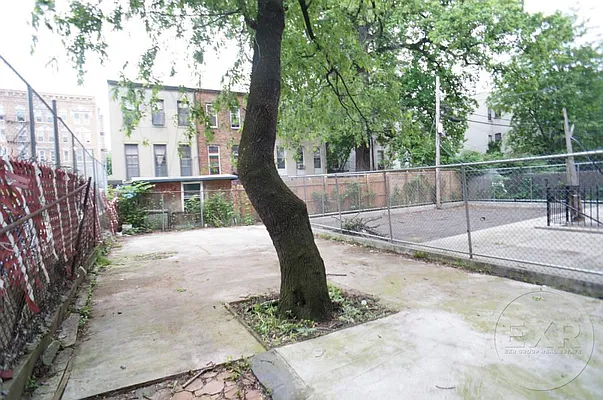 Rented by EXR | media 38