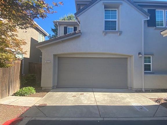 2nd image of 8876 Cortina Cir