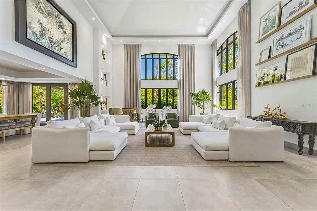 6 bed, 7.5 bath, 8095 sqft, $39,500 — Photo 2