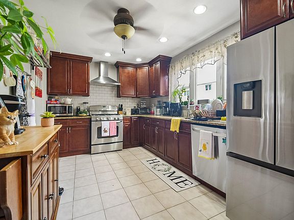2nd image of 582 Belmont Ave