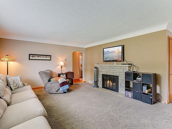 3rd image of 1045 Laurel Ave
