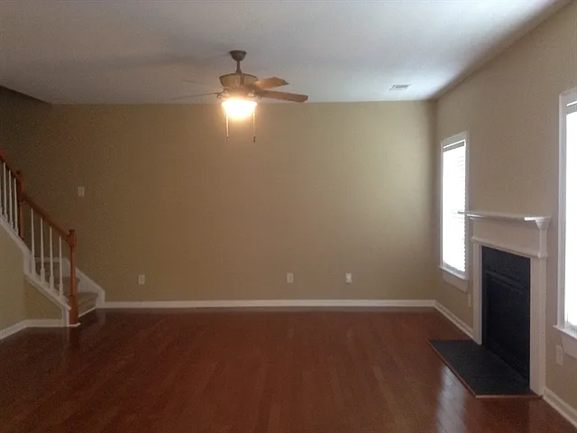 10004 Barrands Ln — Photo 7