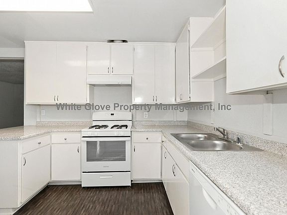 4th image of 11018-11020 Bushnell Ave #B