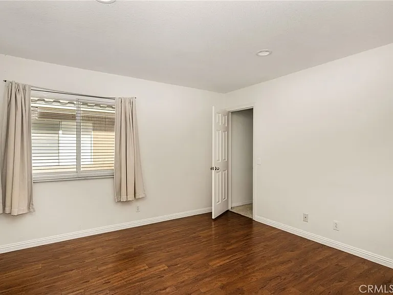 4867 Tremezzo Dr — Photo 37