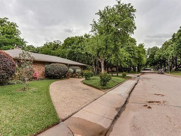 2nd image of 1719 Green Oaks Dr