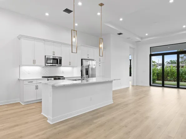 308 SE Via Sangro, Port St Lucie, FL 34952