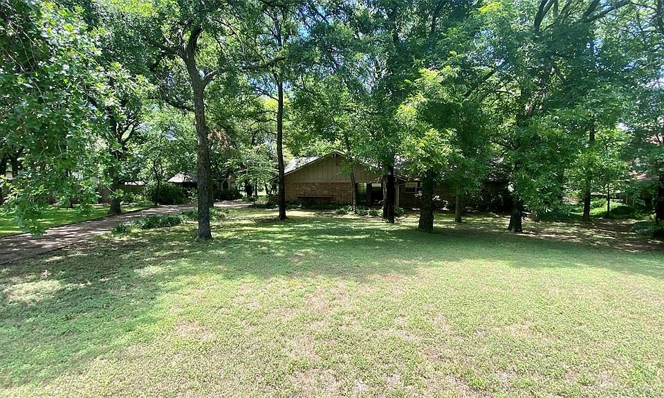 1st image of 409 Glen Dr