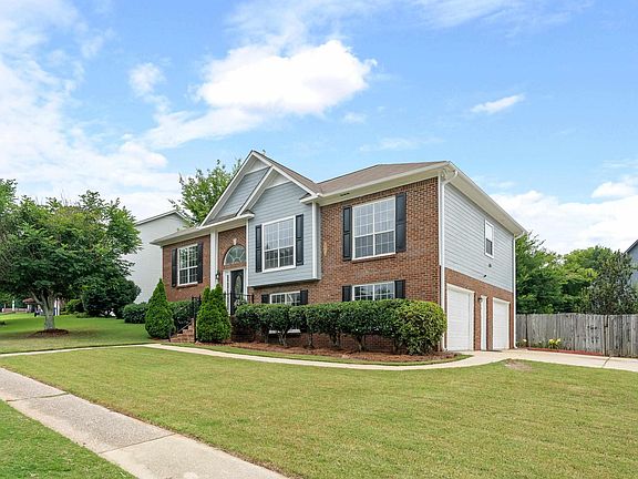 3rd image of 2461 Mountain Dr