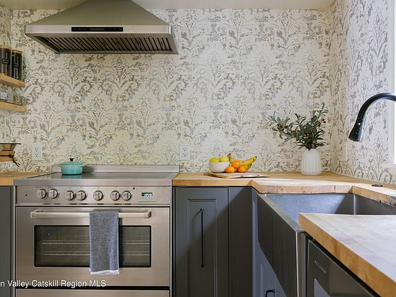 3rd image of 118 Peck Road