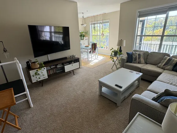 320 Riverbend Dr APT 4B, Charlottesville, VA 22911