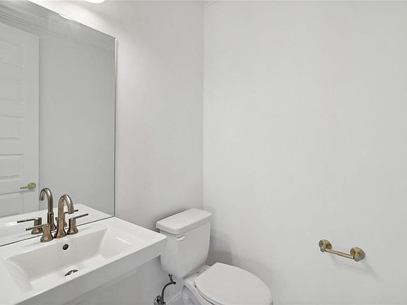 4th image of 27 Admiralty Ct