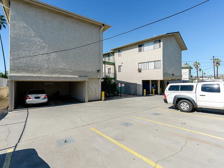 1922 S Hobart Blvd #6 — Photo 27