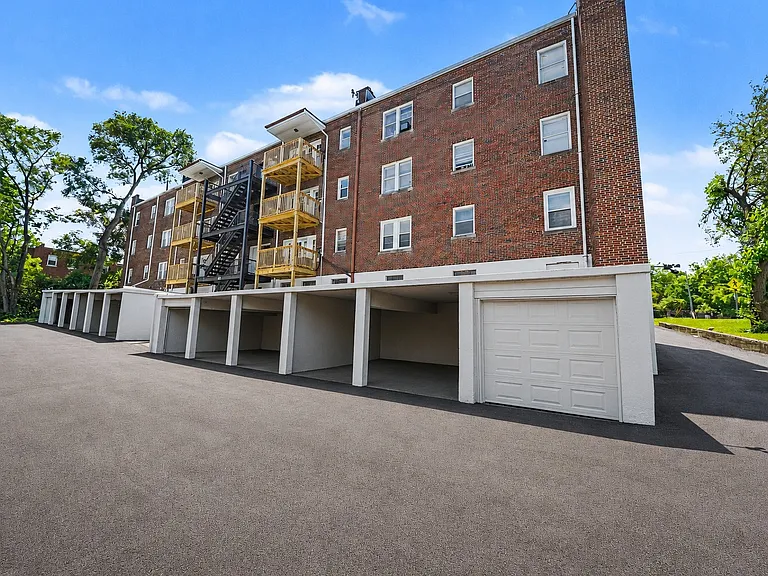 564 Glenwood Ave #34 — Photo 8