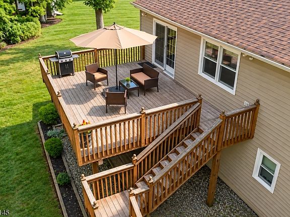 5th image of 27 Fawn Cir