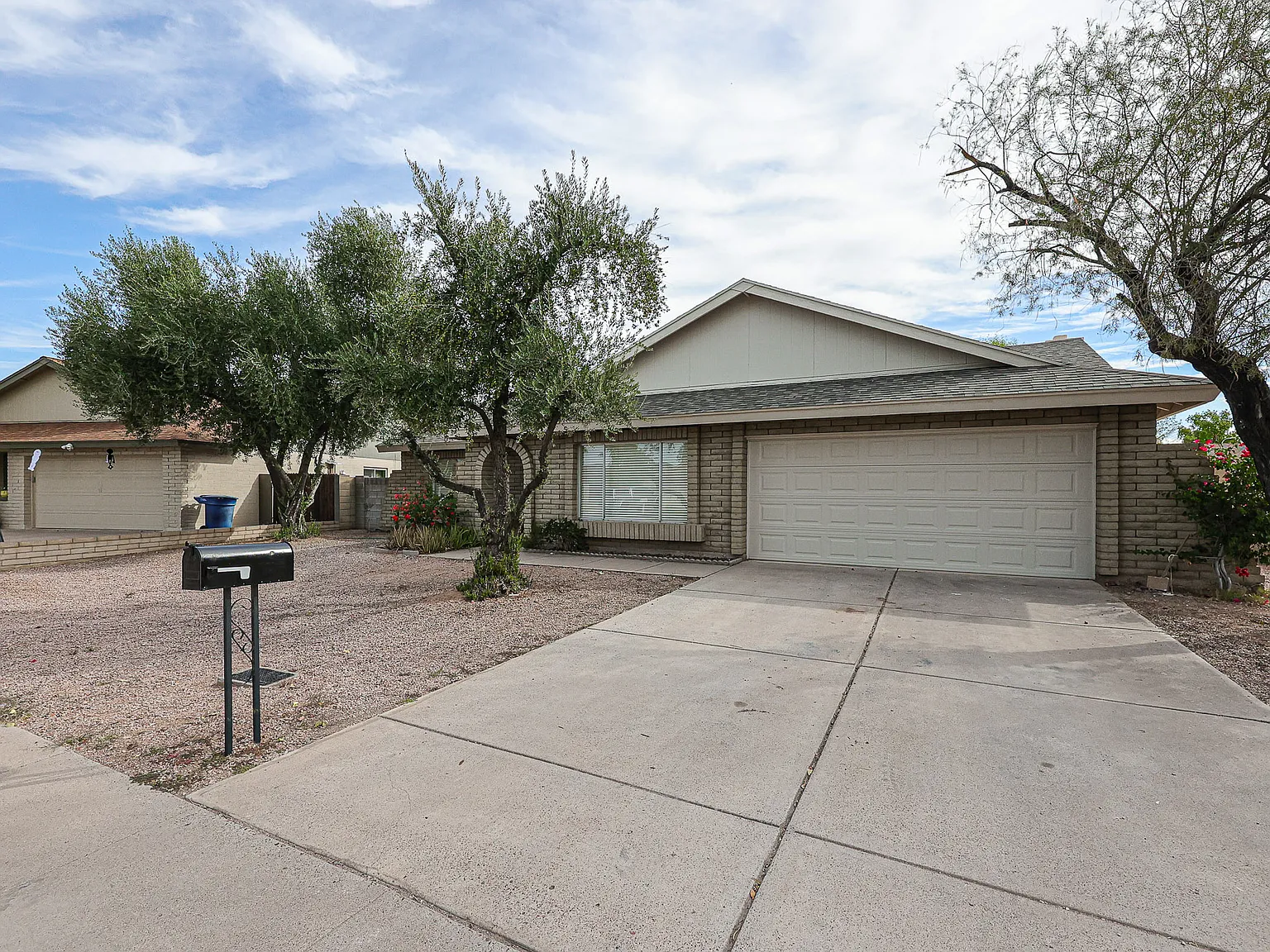 6519 S Elm St $2475 - 1 — Photo 2