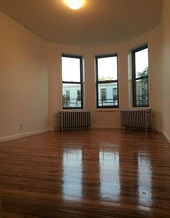 3rd image of 5928 Catalpa Ave #1
