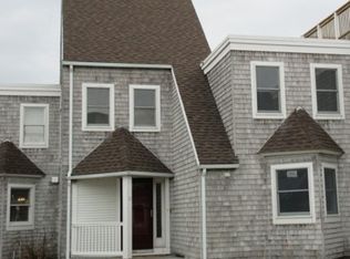 32 Commodore Ct, Hull, MA 02045