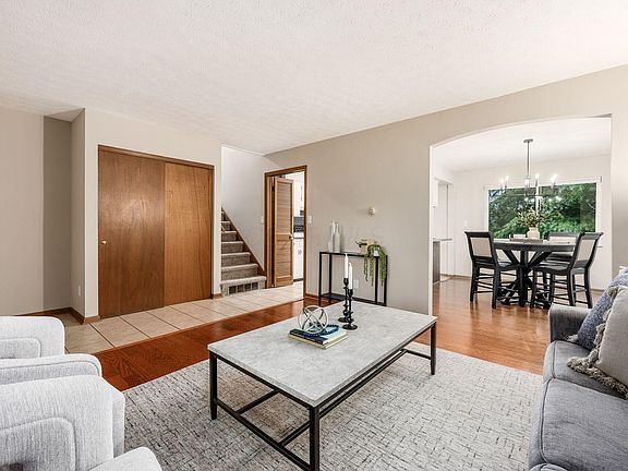 5th image of 6146 Oakfield Dr E