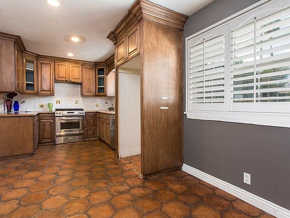 4th image of 5620 Faust Ave