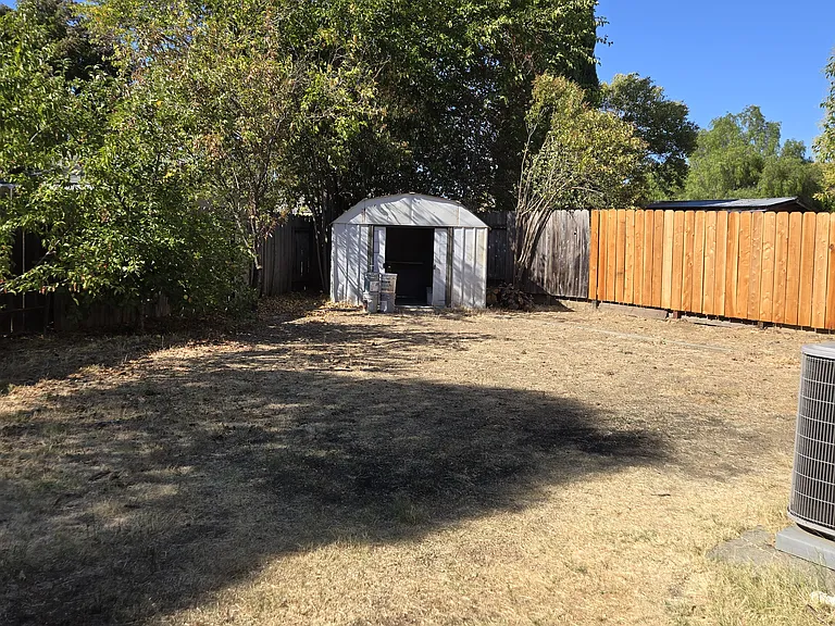 Alford Dr — Photo 17