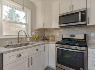 7308 N Crossway Rd, Fox Pt, WI 53217