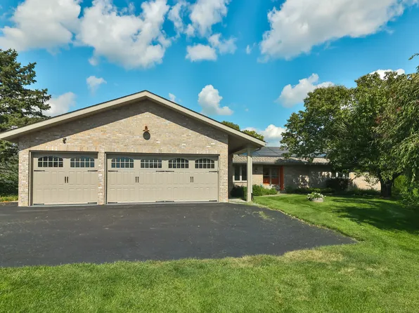 9525 Brenda Dr, Roscoe, IL 61073