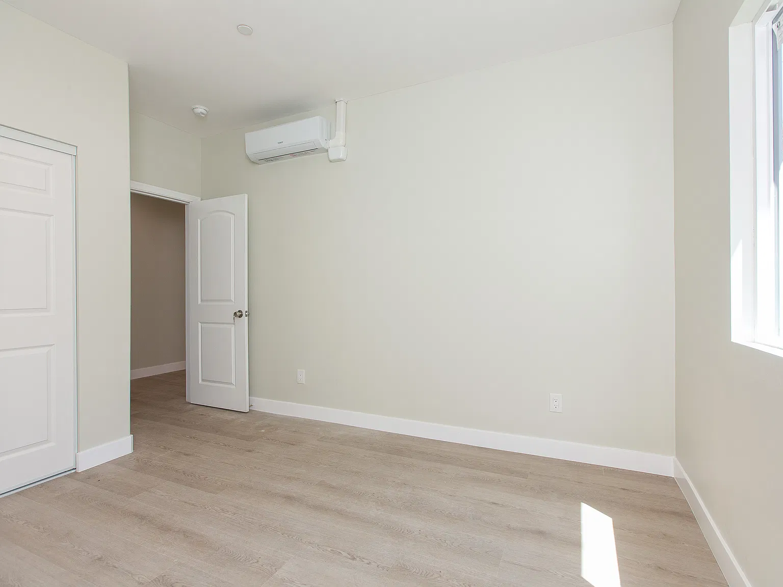 2 bed, 800 sqft, $2,300 — Photo 4