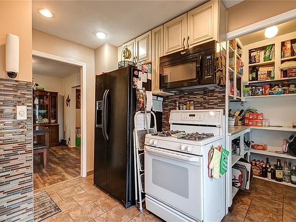 4th image of 401 Garden City Dr