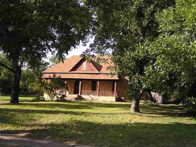 2nd image of 418 Milton Ave