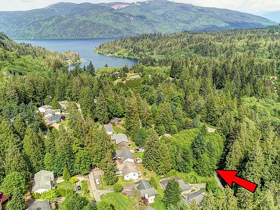 3rd image of 3074 Huckleberry Ln