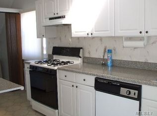 17 Oceanview Ave, Valley Stream, NY 11581