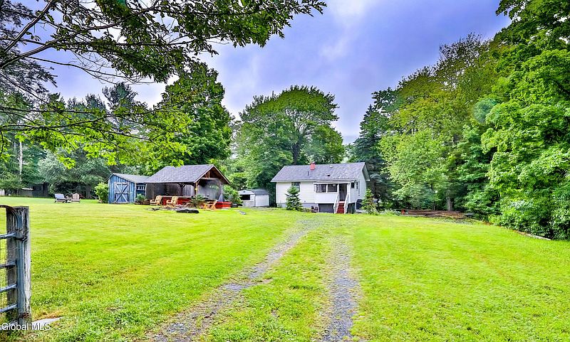 2nd image of 89 Maple Avenue