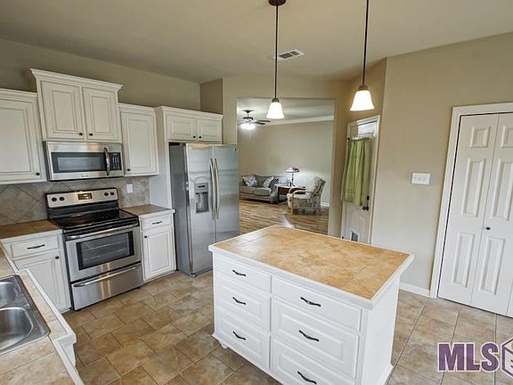 3rd image of 31127 Green Leaf Dr