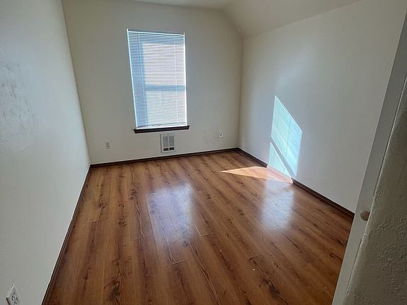 3rd image of 1660 Runge Ave #3