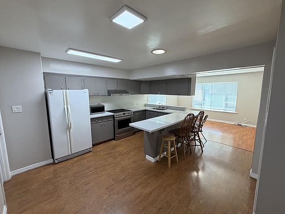 4th image of 1269 Chapel Ave