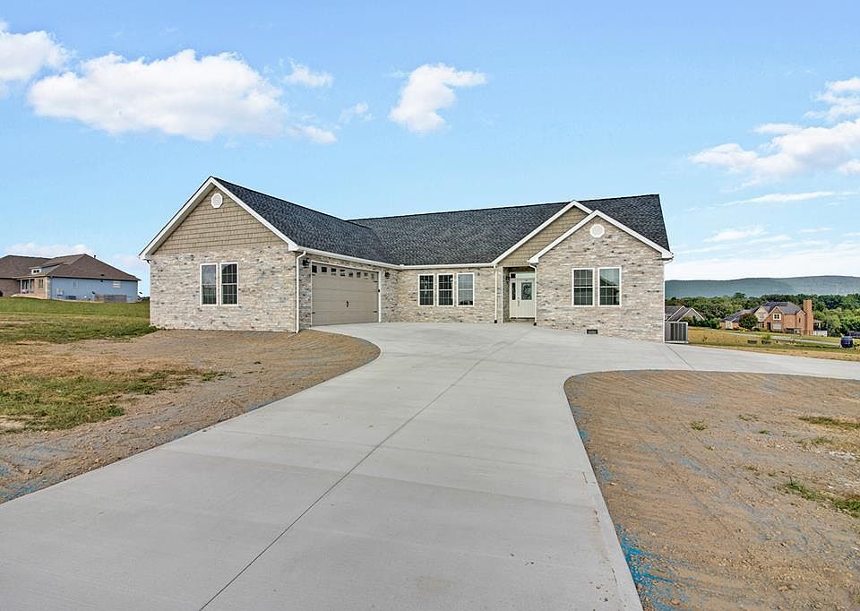 1st image of 1011 Shadow Mountain Dr