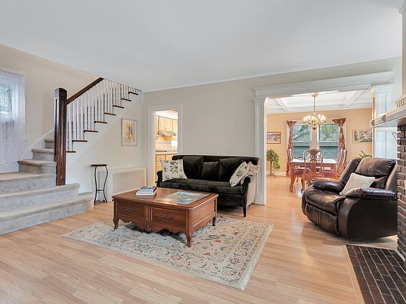 5th image of 17 Glenwood Ave