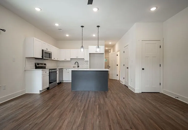 382 N Chase St — Photo 5