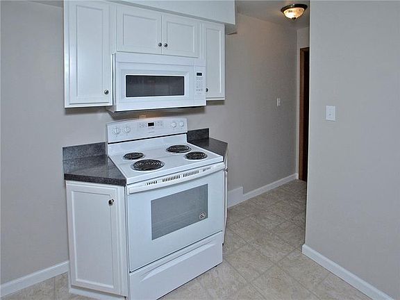 3rd image of 3245 Evergreen Dr