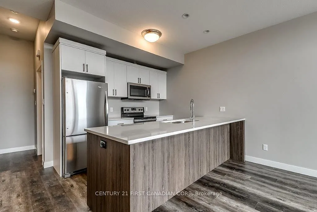 3 bed, $2,395 — Photo 3
