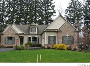 14 Autumn Blaze Trl, Penfield, NY 14526