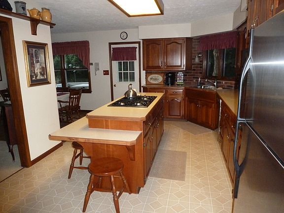 5th image of 2981 Fair Oaks Dr