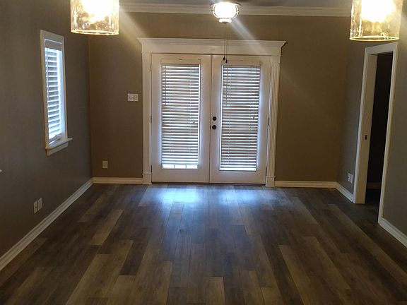 3rd image of 309 W Twohig Ave