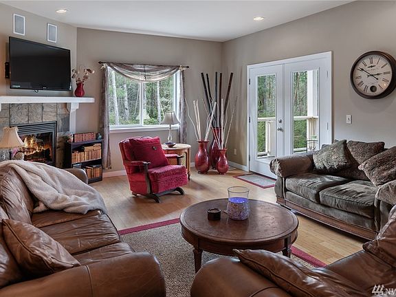 5th image of 518 206th Ave NW